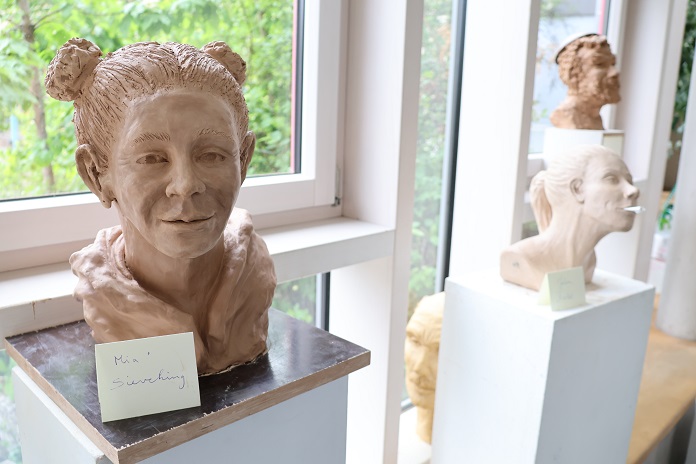 Ausstellung von Büsten