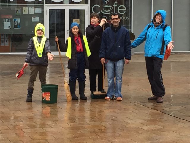 kinderreporter machen den maria von rudloff platz sauber 8 20160102 1358490894