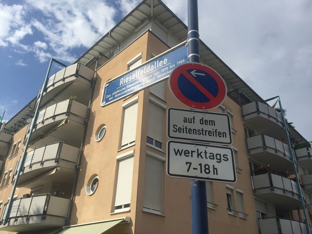 Ladezone Postfiliale Rieselfeld 4