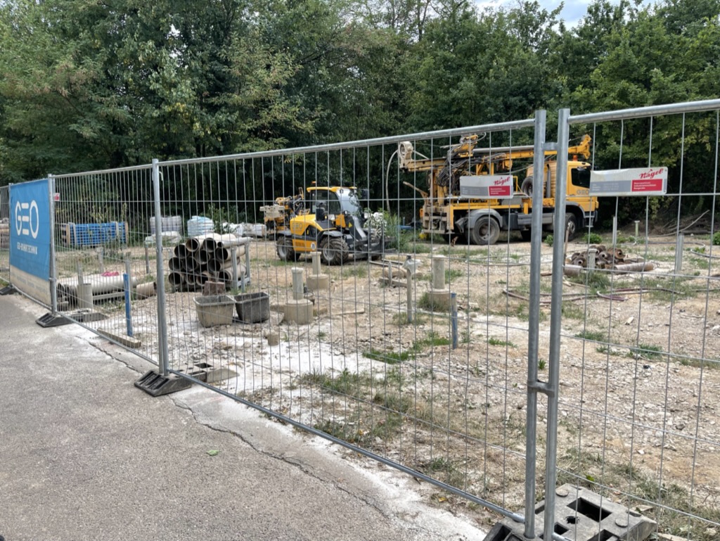 Baustelle mit Zaun