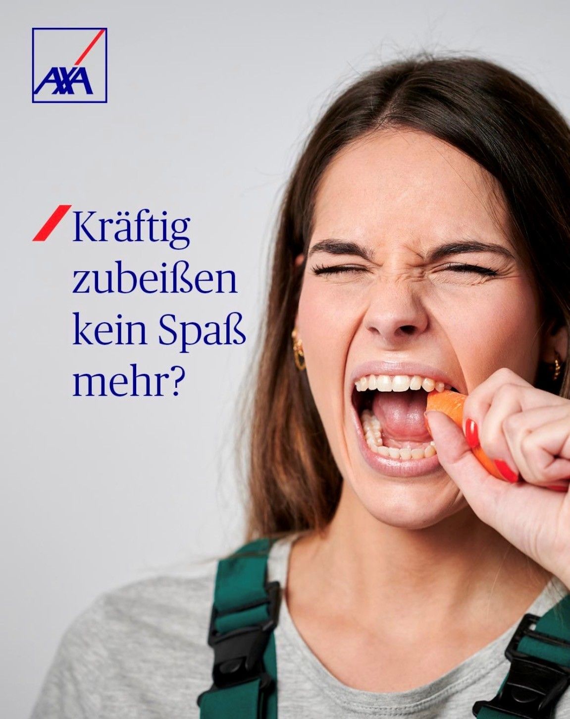 AXA Frau beißt in eine Karotte