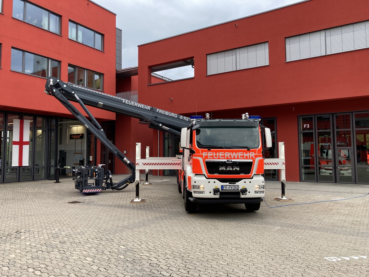 Feuerwehr-Freiburg-Hubfahrzeug