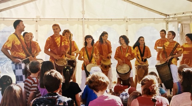 Mittel 2001 Rieselfelder Samba Trommler sorgen für Stimmung