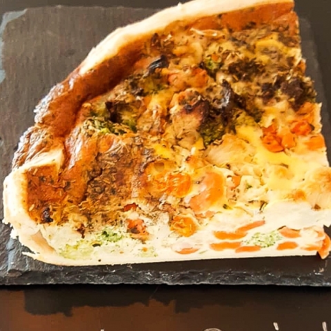 Mittagstisch Kaffeezeit Gemüse Quiche quadratisch