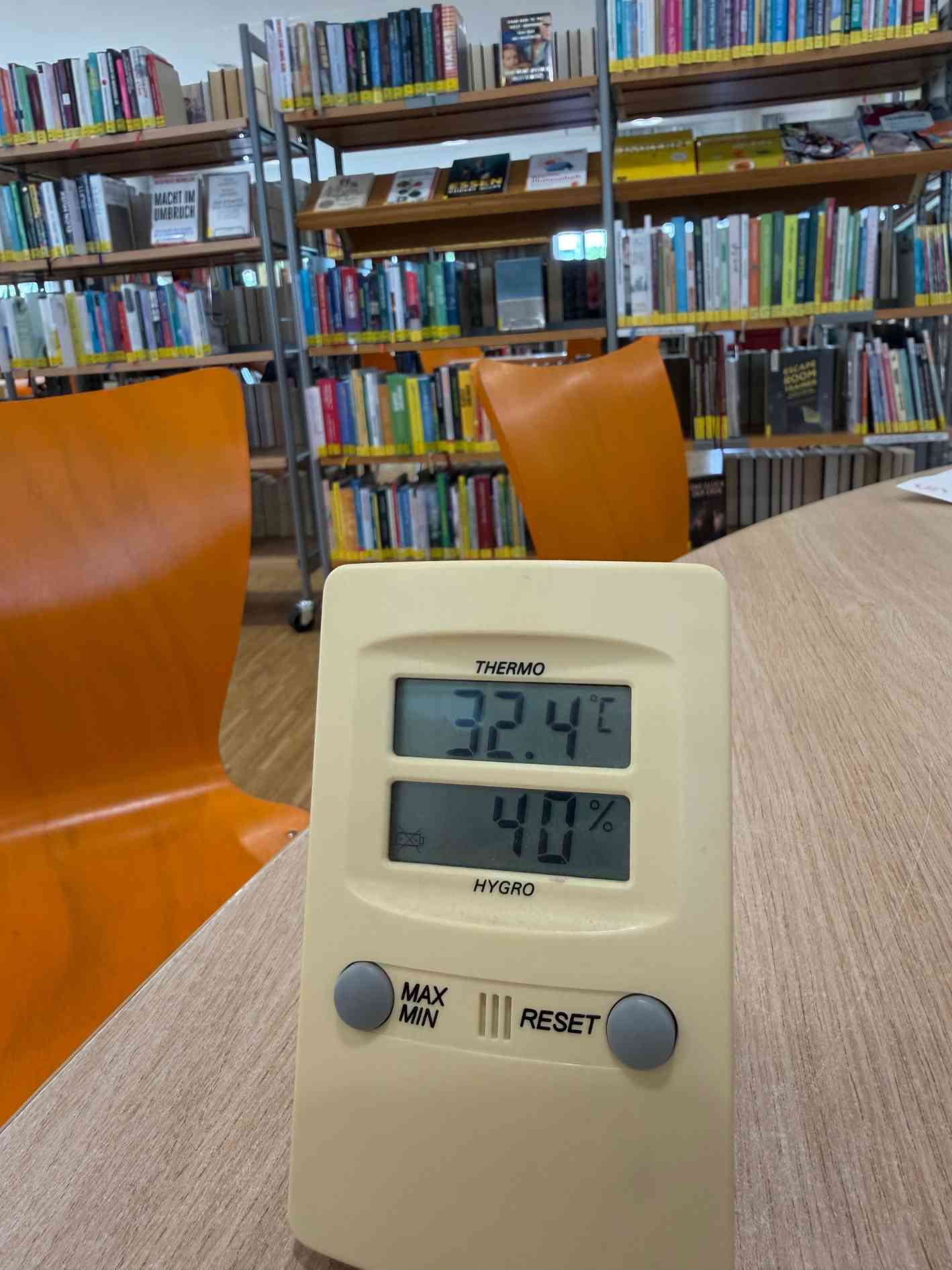 Thermometer zeigt 32,4 Grad an
