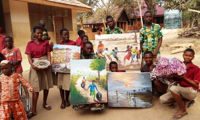 Adjej-und-Schüler-Baobab-Children-Foundation