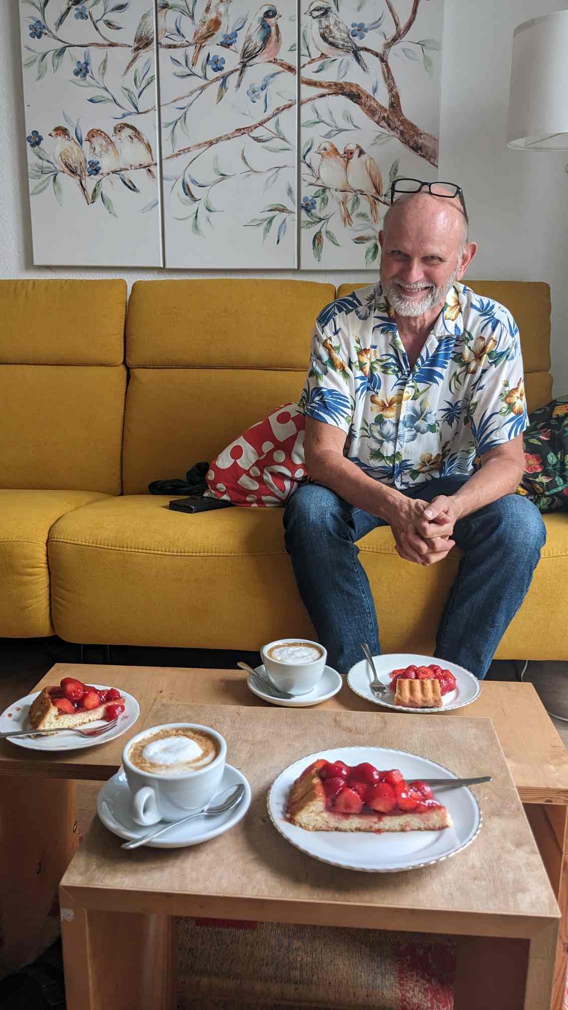 Stefan Bröker beim Erbeerkuchenessen