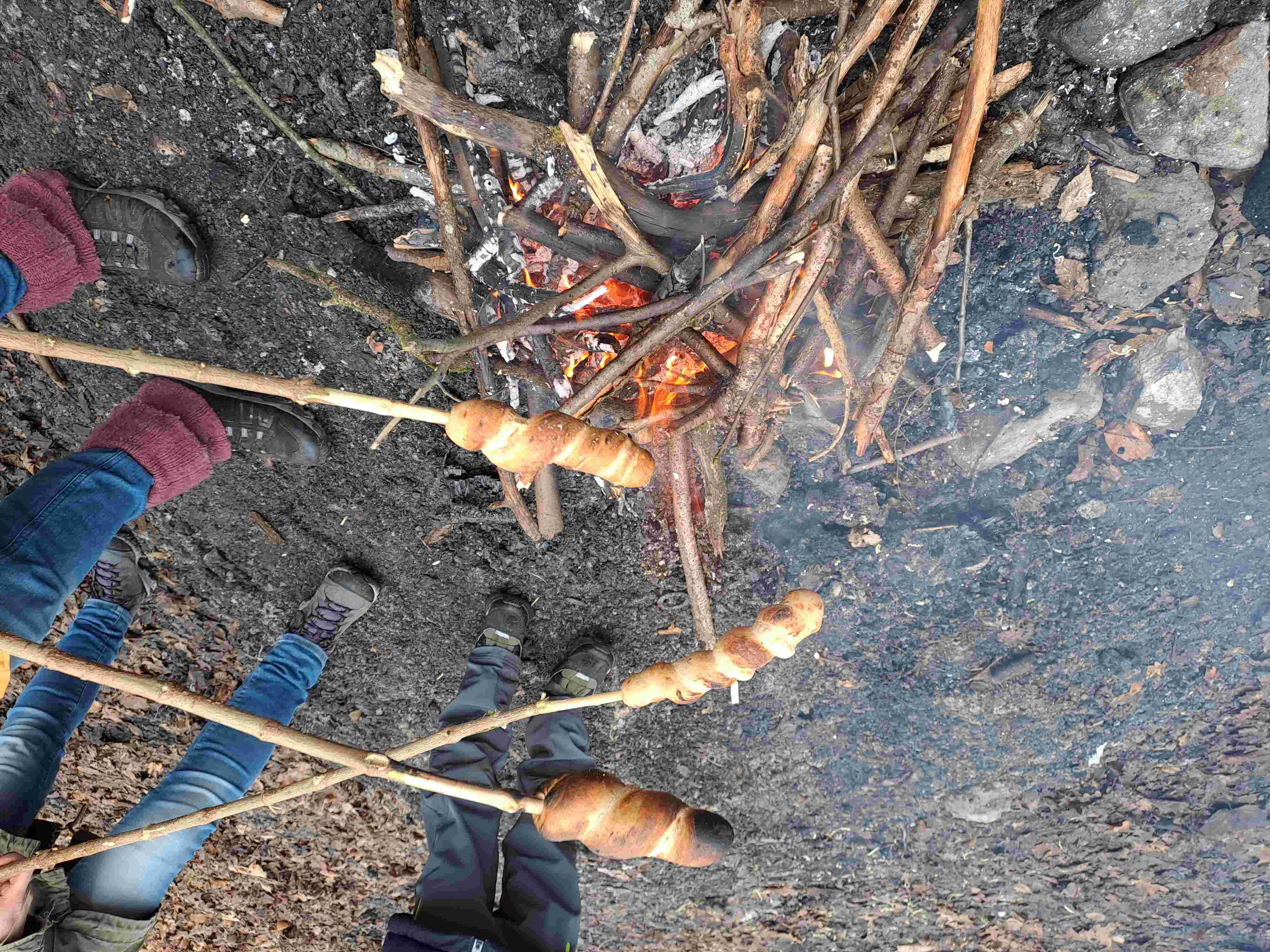 wandern und spielen im Wald und am Fluß
