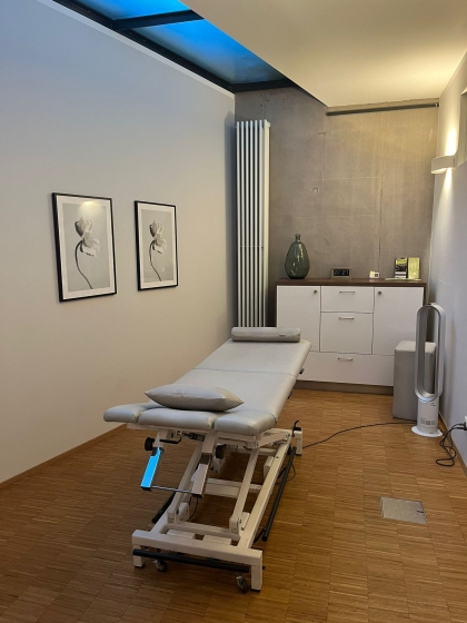 TheraVita Behandlungsraum mit Liege
