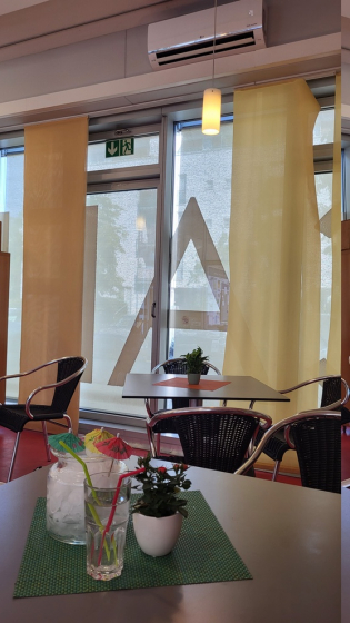 Cafe mit Klimaanlage
